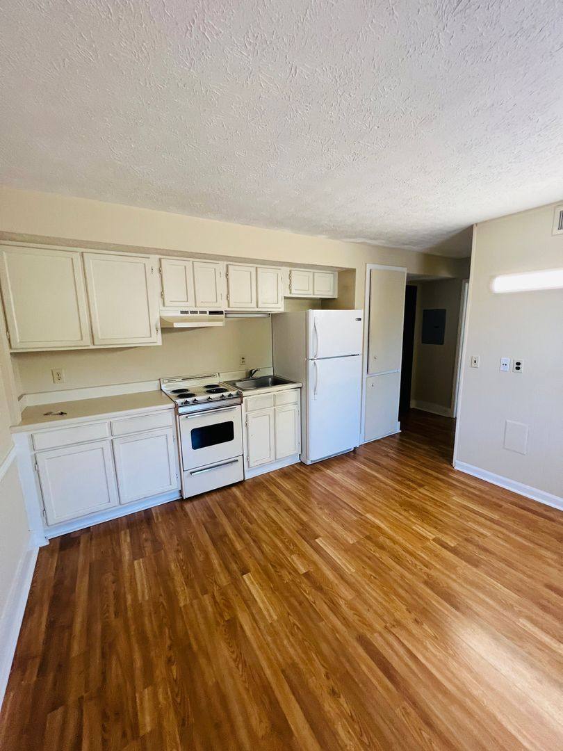 Apartment for rent at 210 E Thach Ave, Auburn, AL 36830