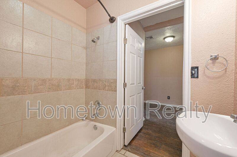 House for rent at 1605 NW 29th St, Oklahoma City, OK 73106