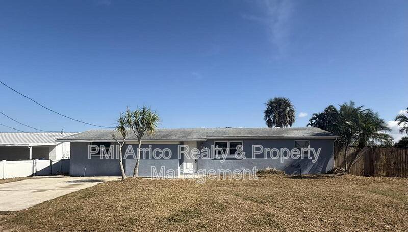 House for rent at 818 Bayview Dr, Ruskin, FL 33570