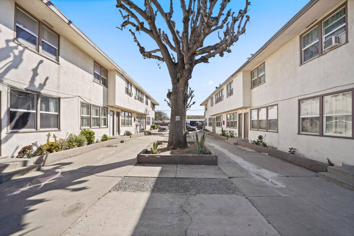 Townhouse for rent at 1025 N Wilmington Blvd, Wilmington, CA 90744