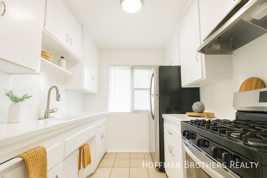 Apartment for rent at 3956 Stevely Ave #6, Los Angeles, CA 90008