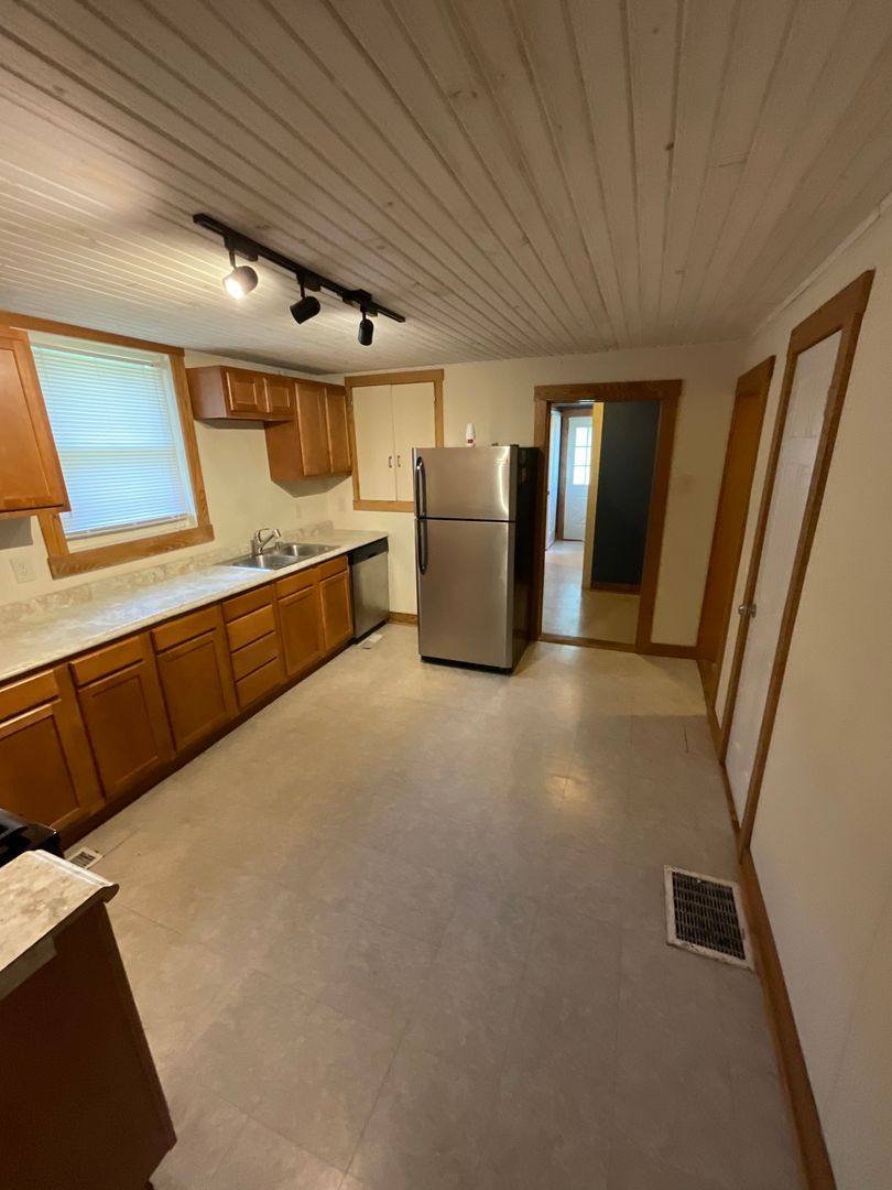 Apartment for rent at 408 E 16th St, Bloomington, IN 47408