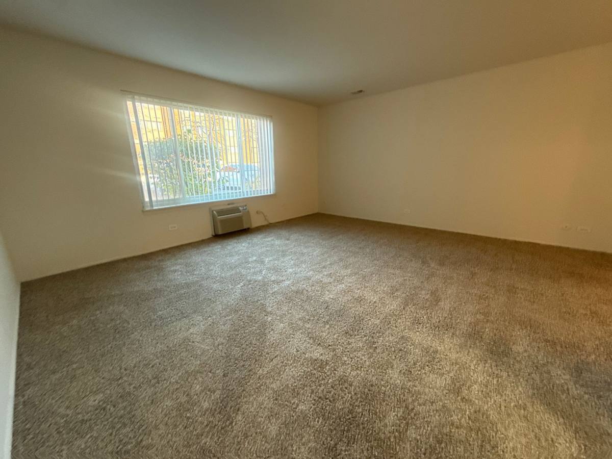 Apartment for rent at 2121 S Wolf Rd, Hillside, IL 60162