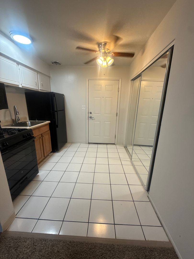 Apartment for rent at 2121 S Wolf Rd, Hillside, IL 60162