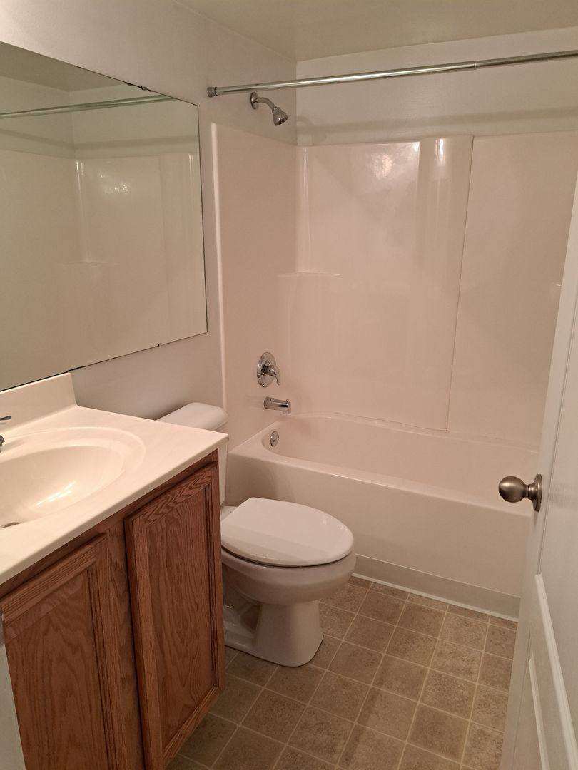 Apartment for rent at 100 Bent Oak Dr, Lake Saint Louis, MO 63367