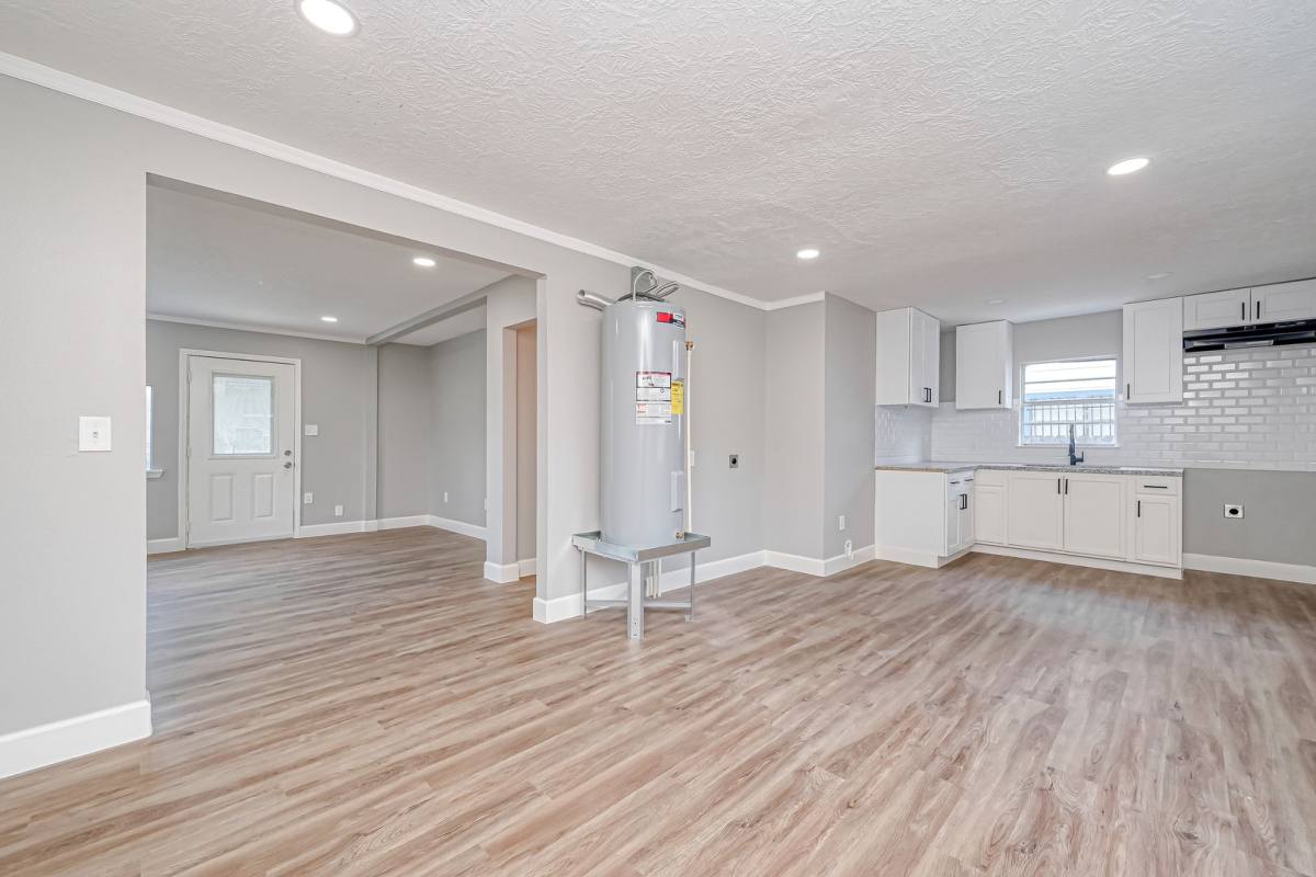 Apartment for rent at 6715 Victoria St, Houston, TX 77020