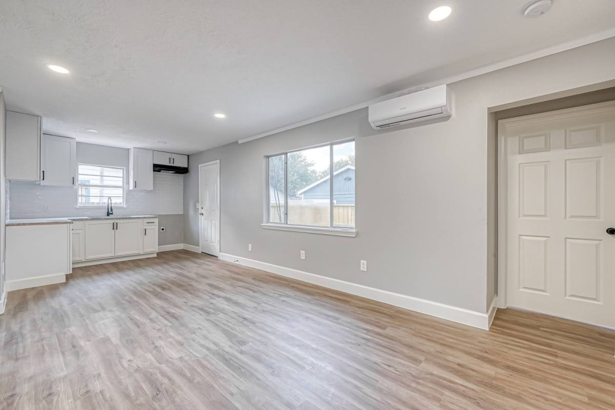 Apartment for rent at 6715 Victoria St, Houston, TX 77020