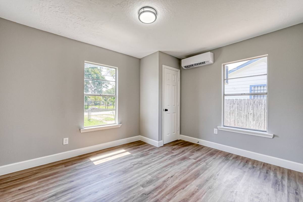 Apartment for rent at 6715 Victoria St, Houston, TX 77020