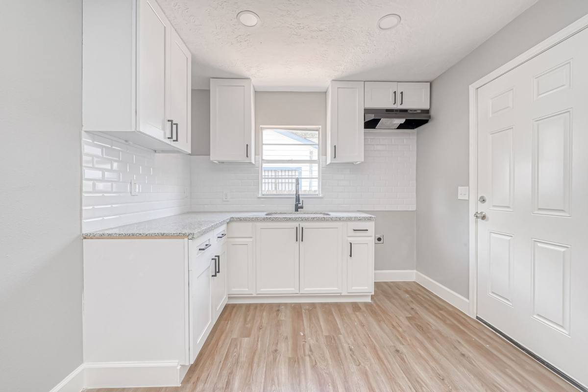 Apartment for rent at 6715 Victoria St, Houston, TX 77020