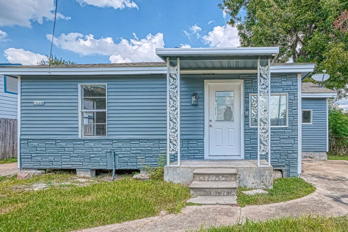 Apartment for rent at 6715 Victoria St, Houston, TX 77020