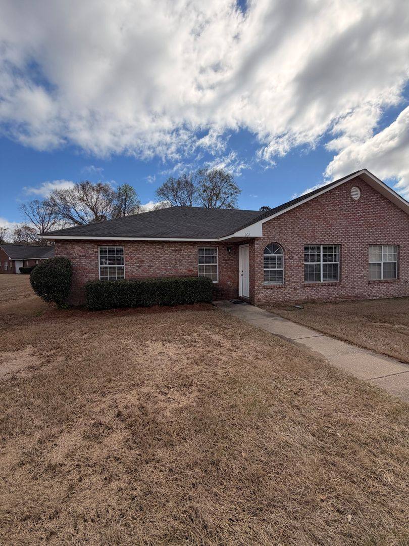 House for rent at 199 Padgett Court, Auburn, AL 36830