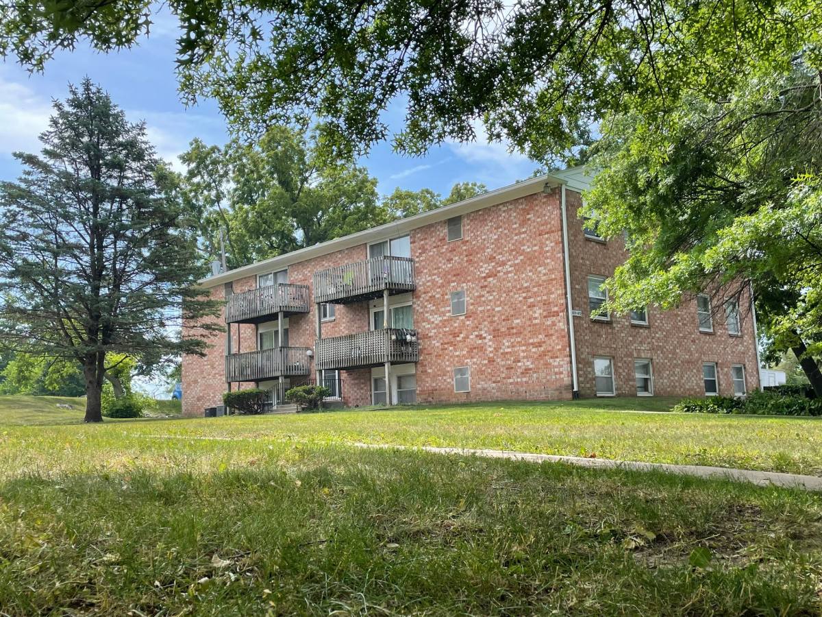 Apartment for rent at 1020 Ashworth Rd, West Des Moines, IA 50265