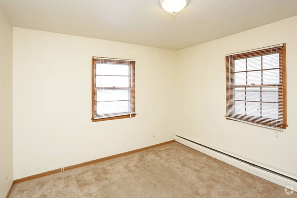 Apartment for rent at 1020 Ashworth Rd, West Des Moines, IA 50265
