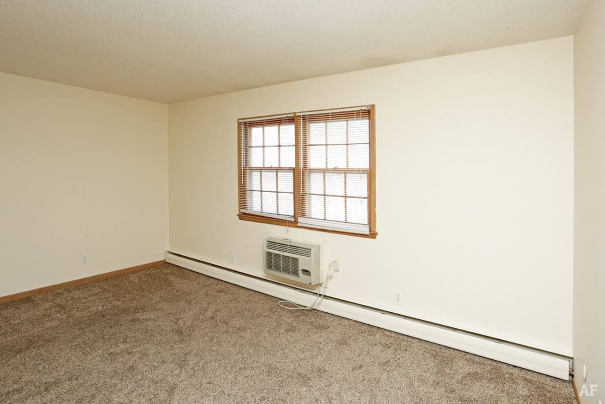 Apartment for rent at 1020 Ashworth Rd, West Des Moines, IA 50265