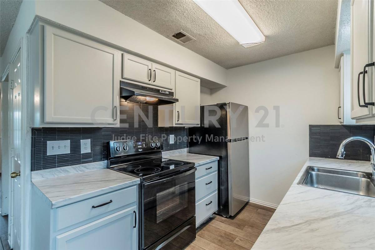 Condo for rent at 929 Vedral Place, Cedar Hill, TX 75104