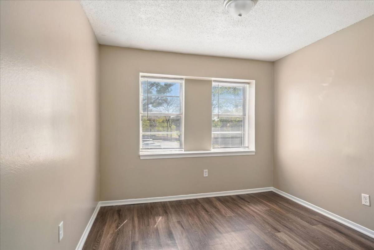 Townhouse for rent at 1500 E Shelby Dr, Memphis, TN 38116