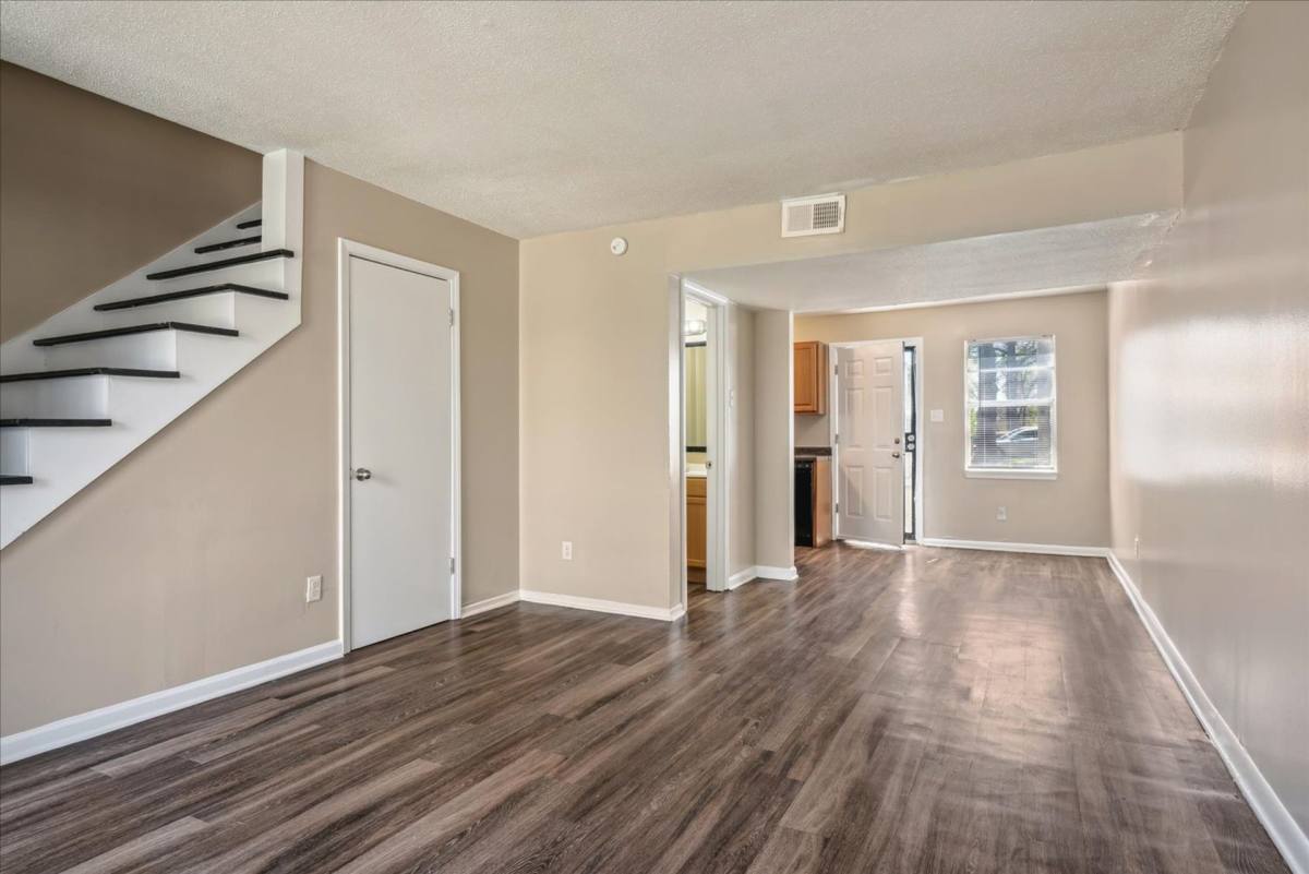 Townhouse for rent at 1500 E Shelby Dr, Memphis, TN 38116