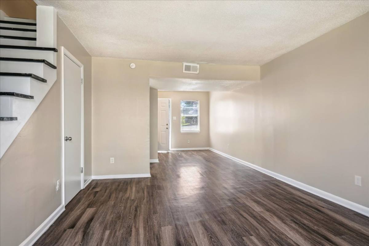 Townhouse for rent at 1500 E Shelby Dr, Memphis, TN 38116