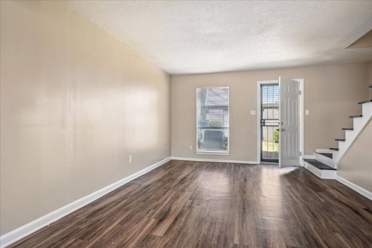 Townhouse for rent at 1500 E Shelby Dr, Memphis, TN 38116