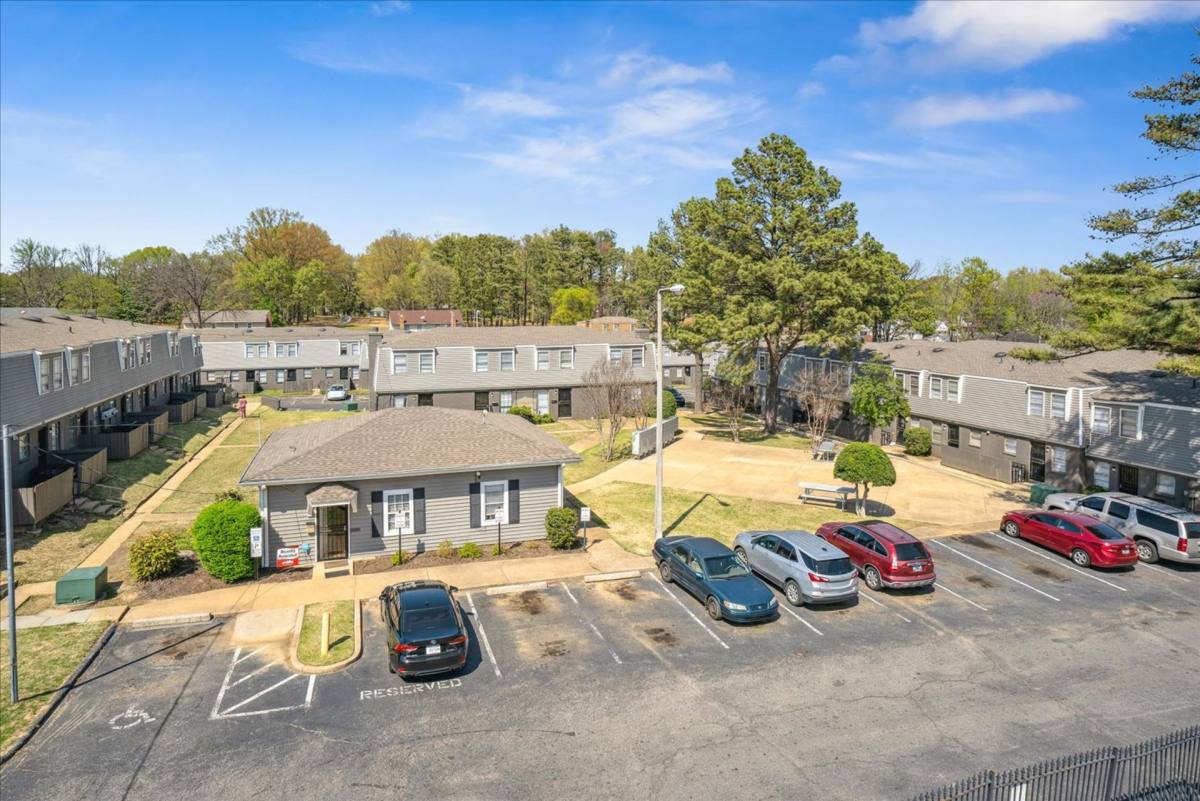 Townhouse for rent at 1500 E Shelby Dr, Memphis, TN 38116