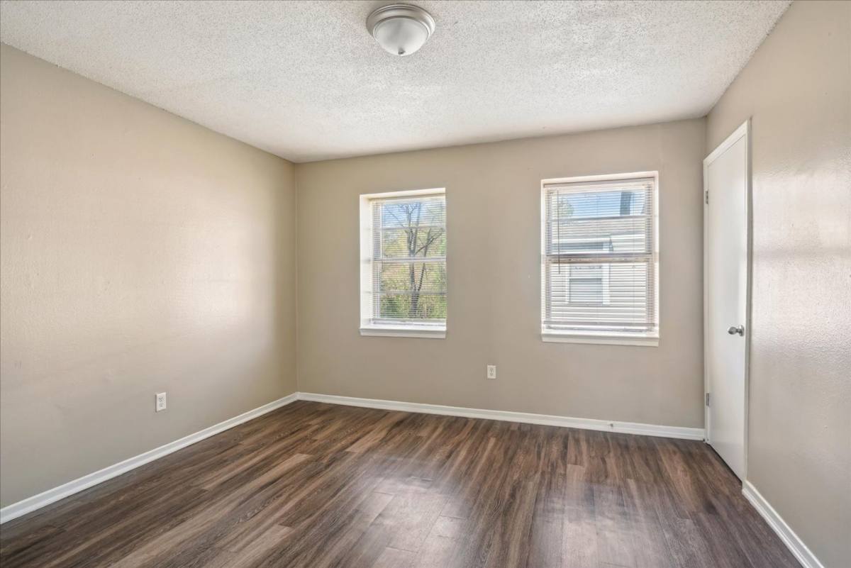Townhouse for rent at 1500 E Shelby Dr, Memphis, TN 38116