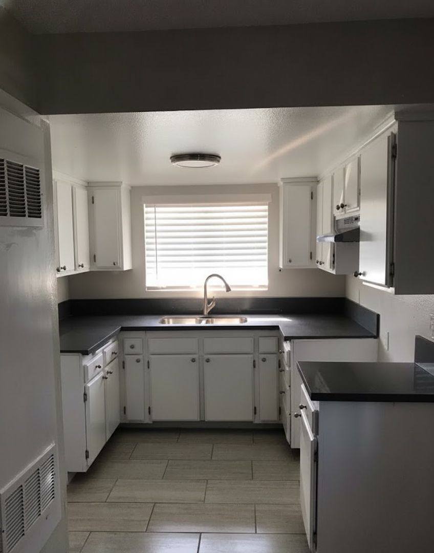Apartment for rent at 11306-08 S Figueroa St, Los Angeles, CA 90061