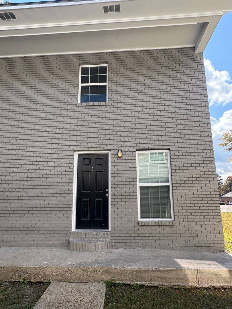 Townhouse for rent at 102 Ellis Dr, Hattiesburg, MS 39401
