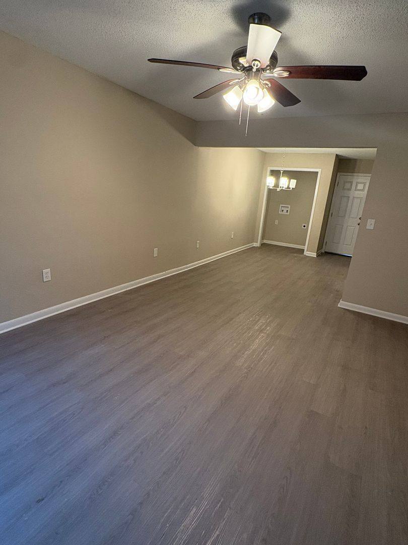 Townhouse for rent at 102 Ellis Dr, Hattiesburg, MS 39401