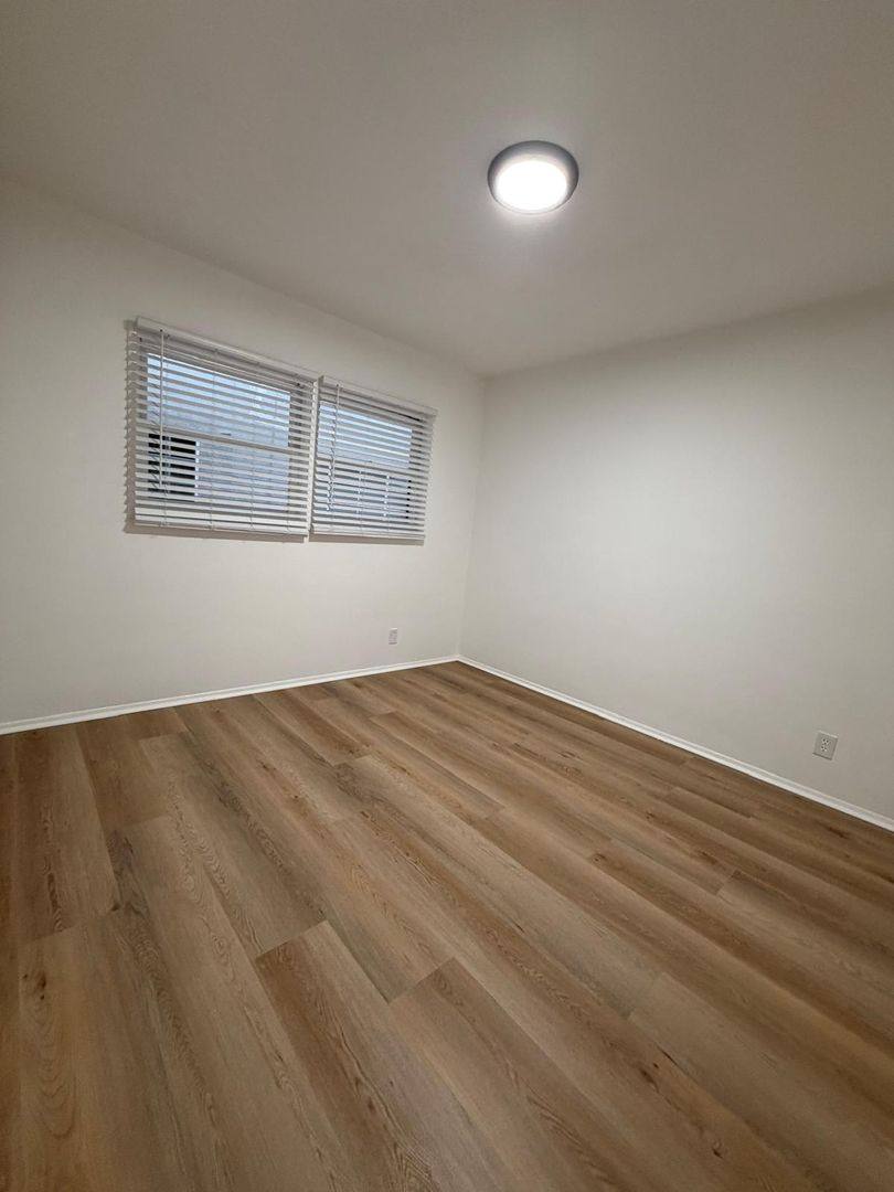 Apartment for rent at 935 N Louise St, Glendale, CA 91207