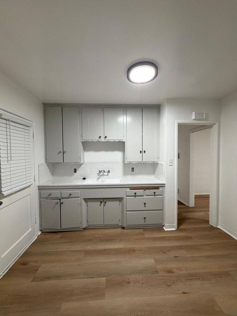 Apartment for rent at 935 N Louise St, Glendale, CA 91207