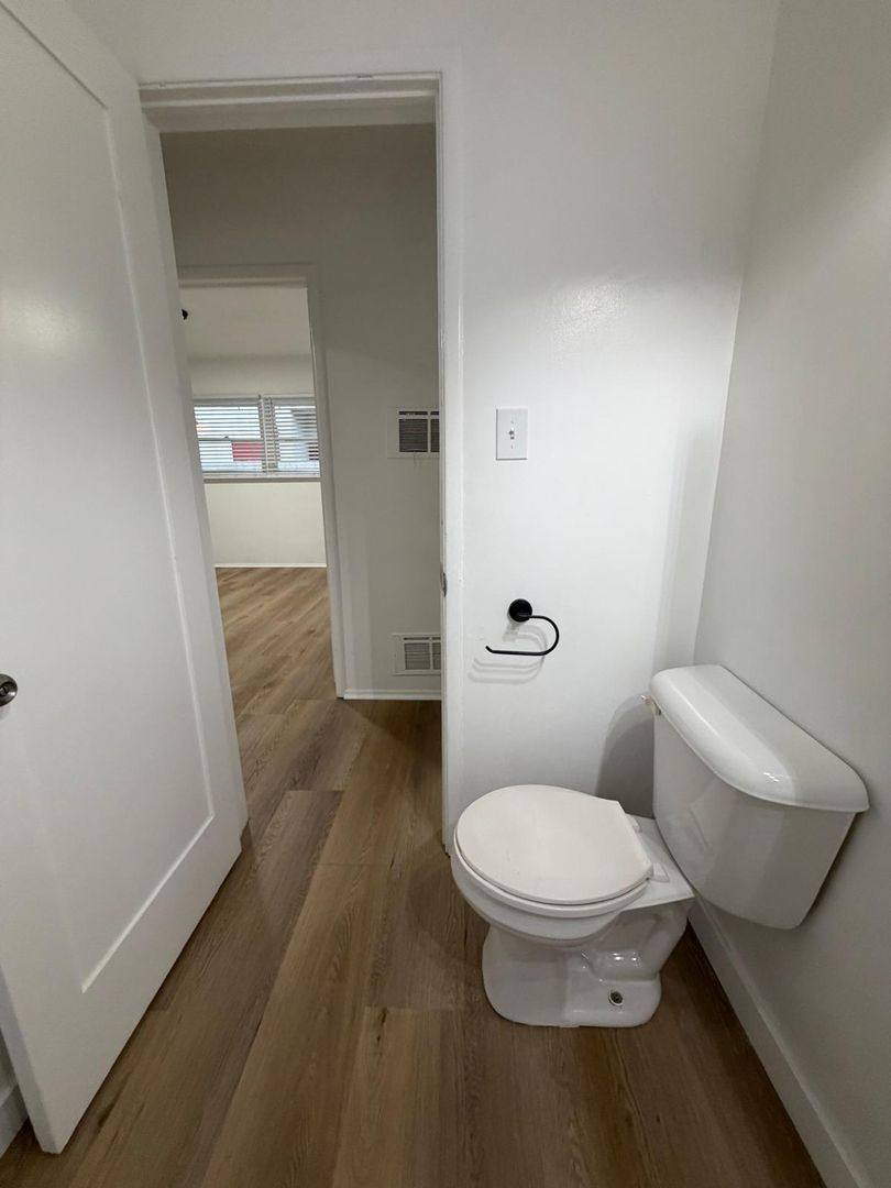 Apartment for rent at 935 N Louise St, Glendale, CA 91207