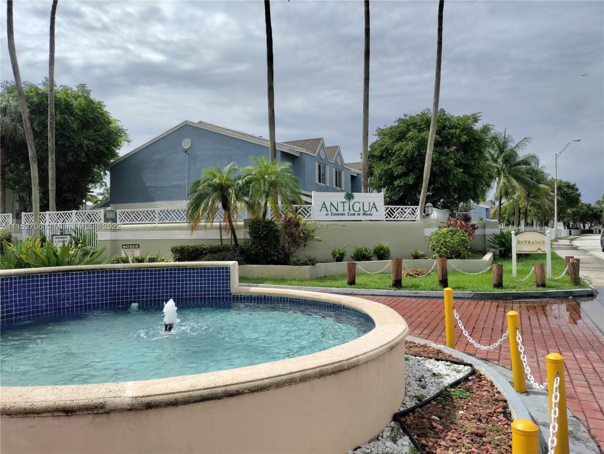 Apartment for rent at 17440 NW 67th Court, Hialeah, FL 33015