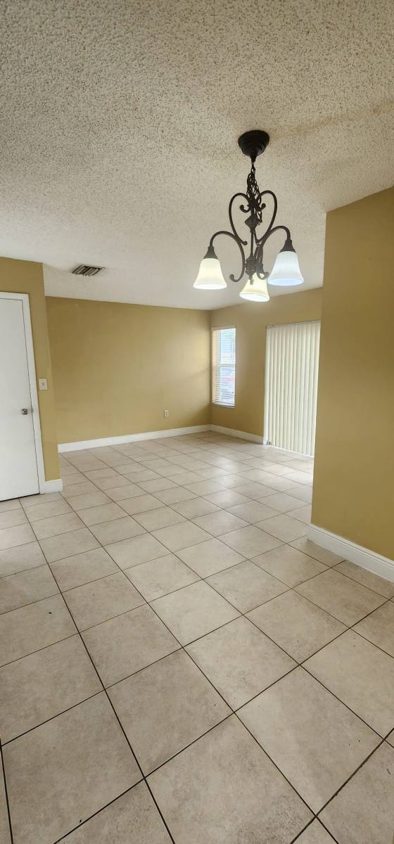 Apartment for rent at 17440 NW 67th Court, Hialeah, FL 33015