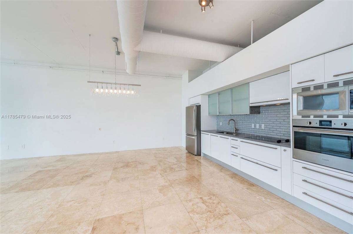 Apartment for rent at 7934 W Dr #1101, Miami Beach, FL 33141