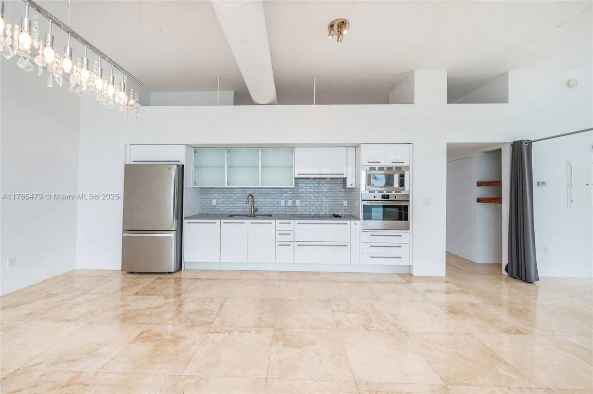 Apartment for rent at 7934 W Dr #1101, Miami Beach, FL 33141