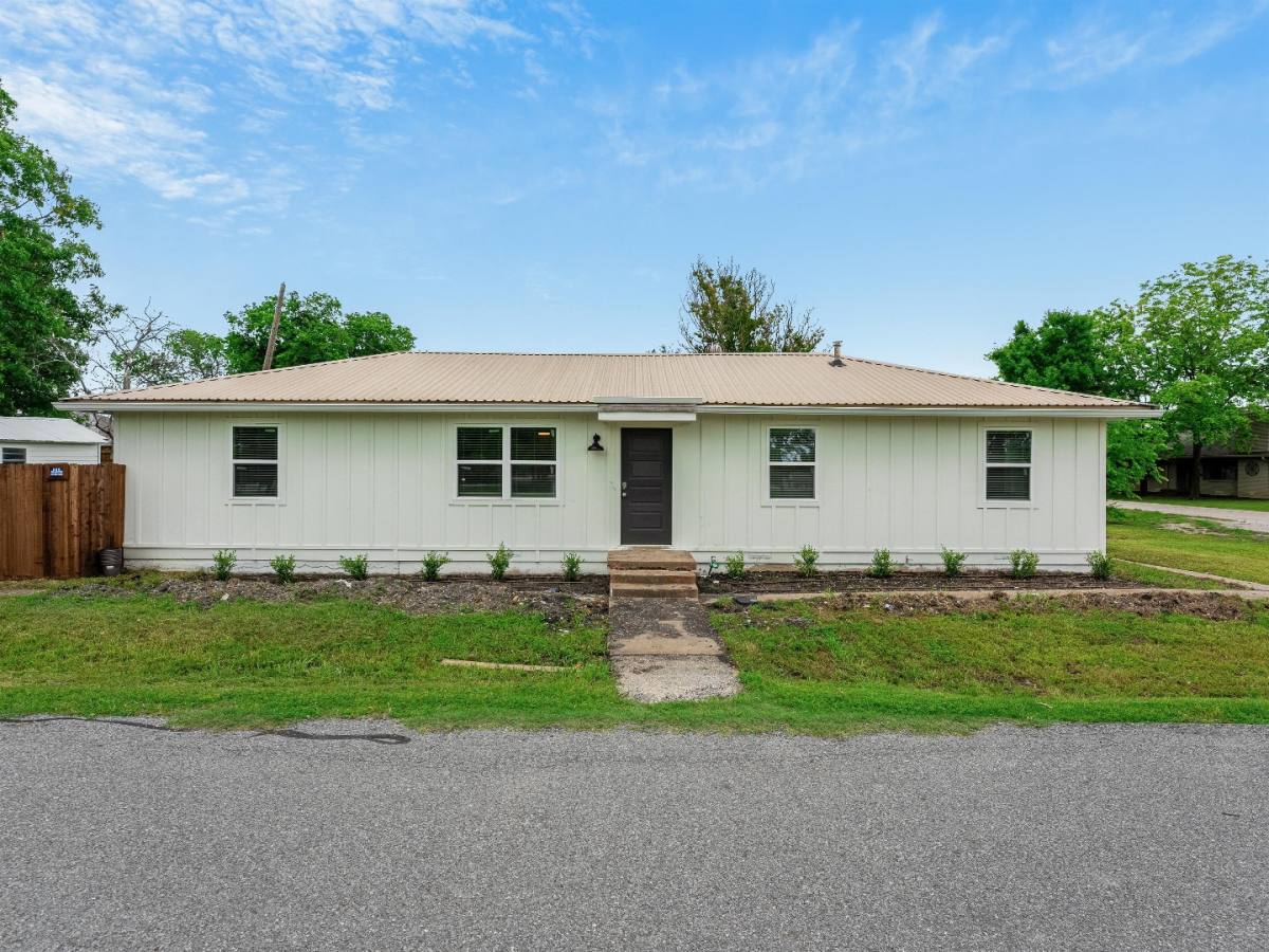 House for rent at 421 S Interurban St, Anna, TX 75409