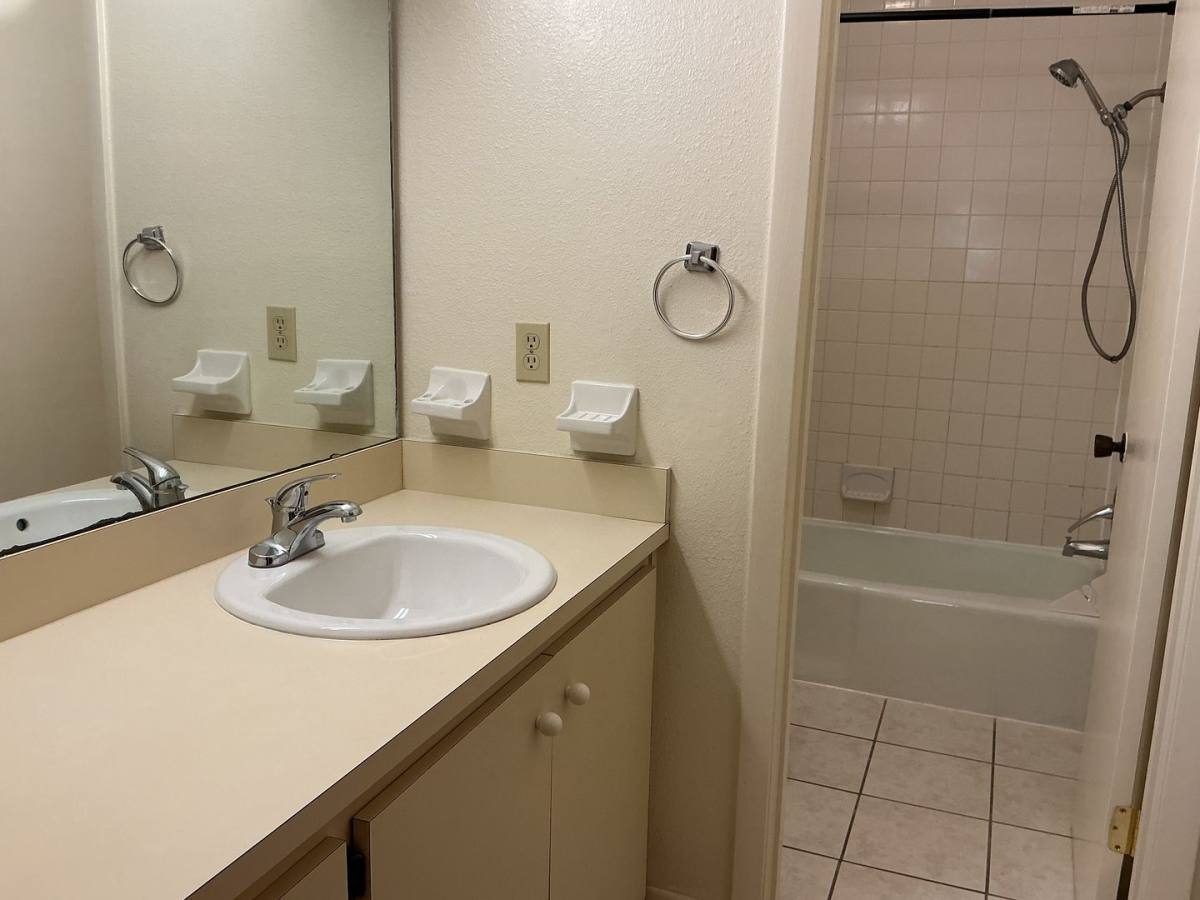 Apartment for rent at 411 E Park St, Lakeland, FL 33803