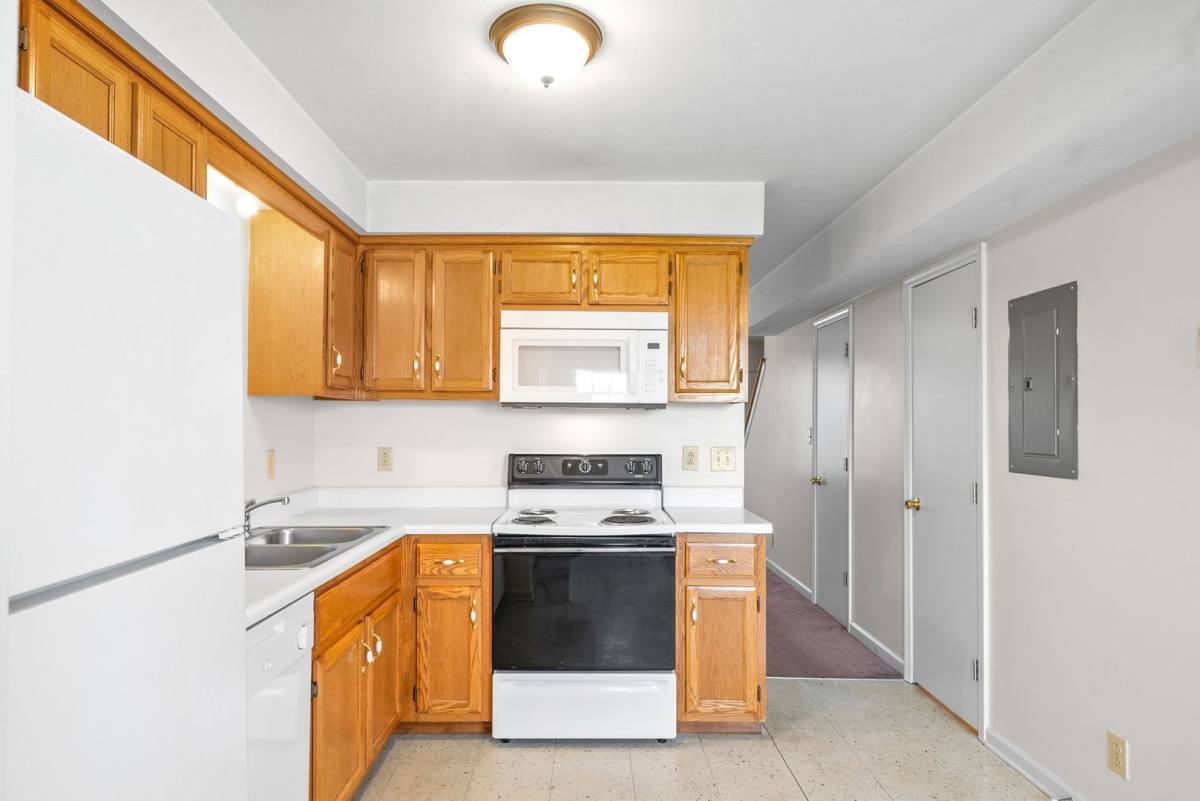 Apartment for rent at 630 Needmore Rd, Clarksville, TN 37040