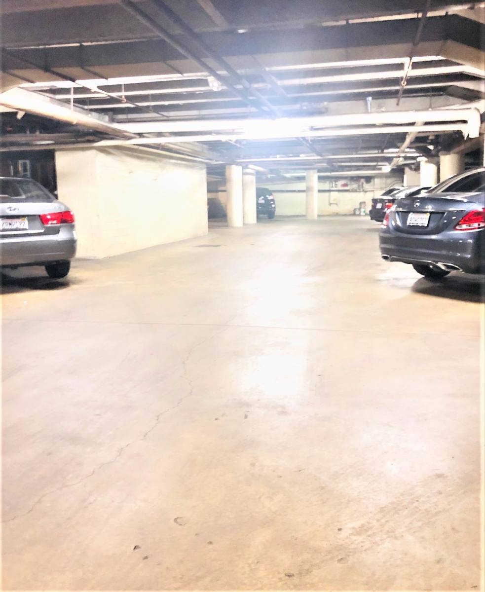 Apartment for rent at 535 S Gramercy Place, Los Angeles, CA 90020