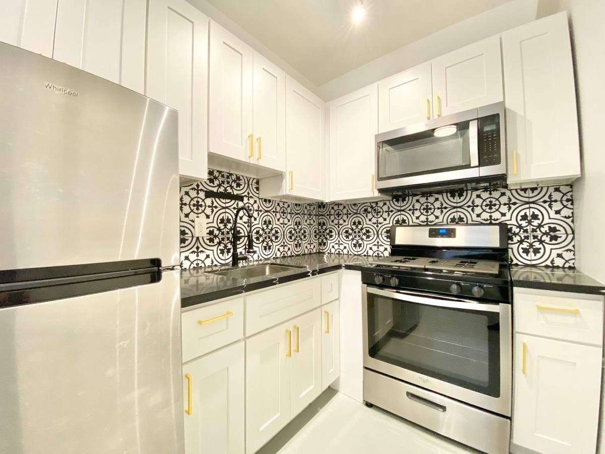 Apartment for rent at 535 S Gramercy Place, Los Angeles, CA 90020