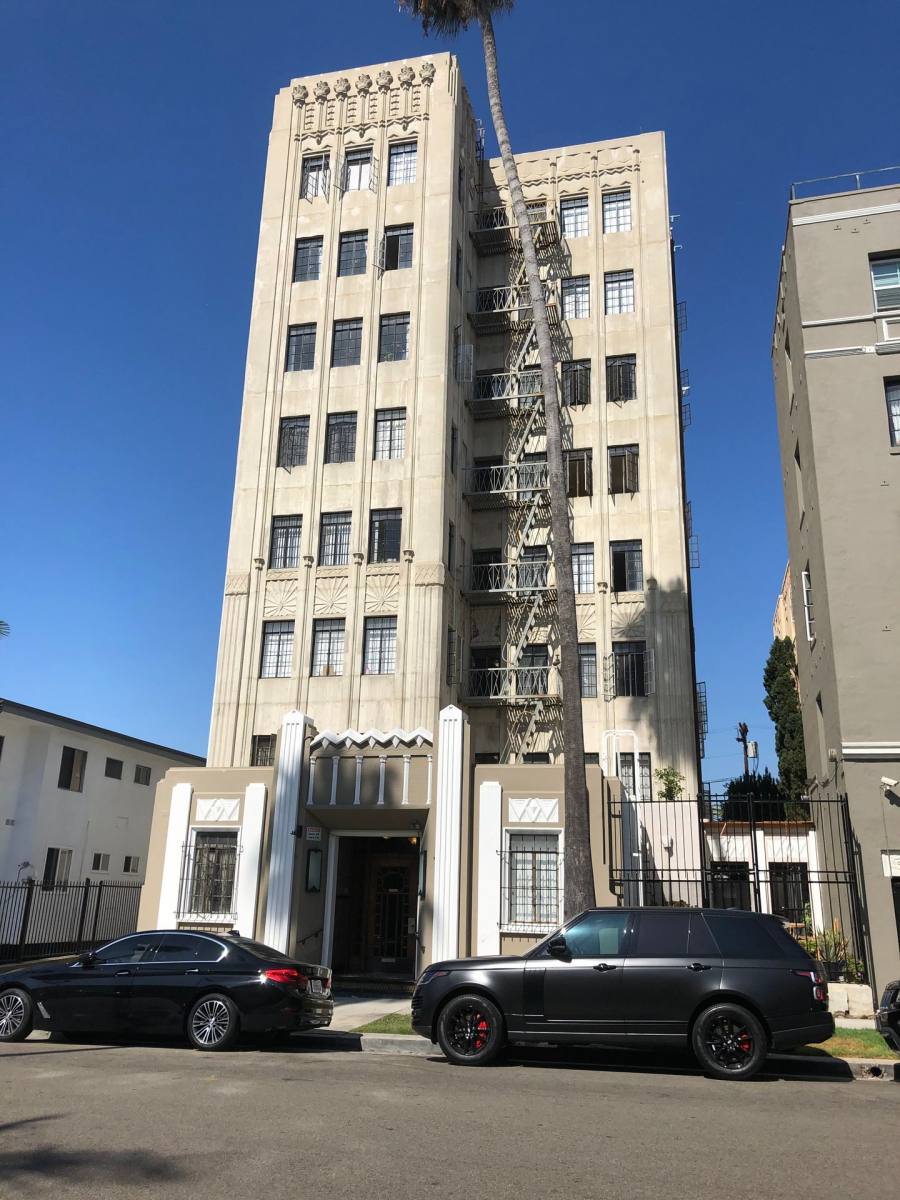 Apartment for rent at 535 S Gramercy Place, Los Angeles, CA 90020
