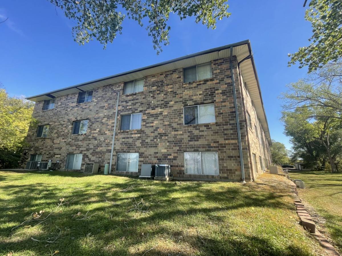 Apartment for rent at 1301 S Westcott St, Sioux City, IA 51106