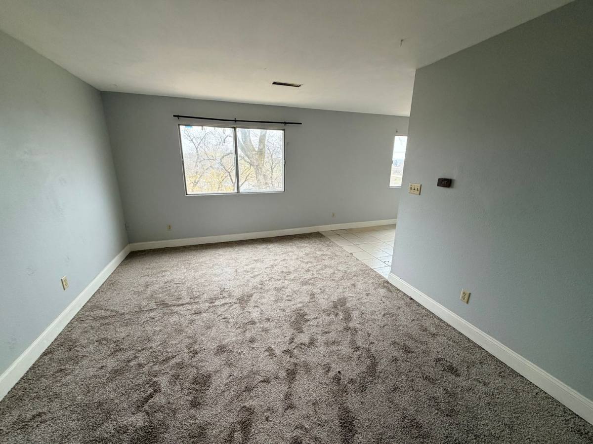 Apartment for rent at 1301 S Westcott St, Sioux City, IA 51106