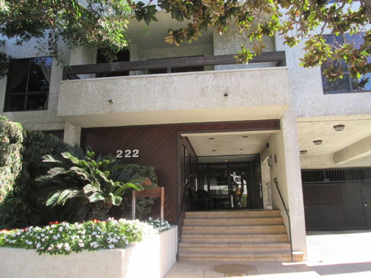 Condo for rent at 222 N Rose St, Burbank, CA 91505