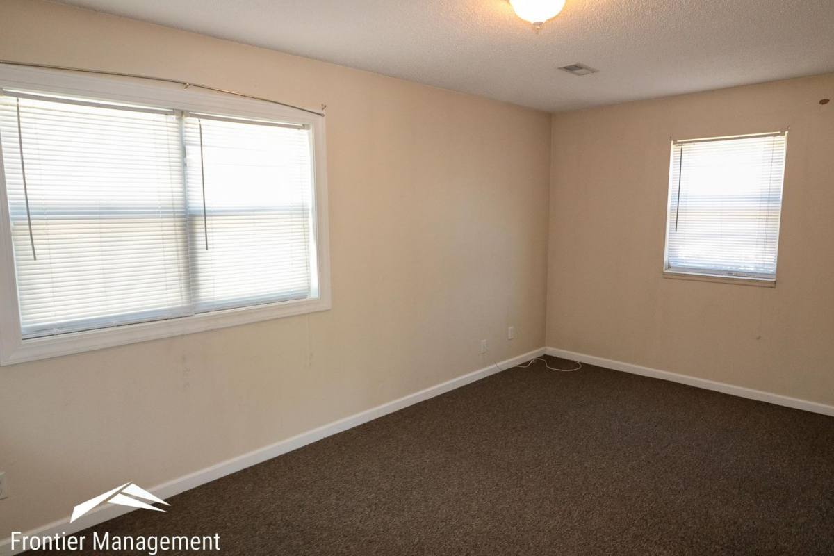 Apartment for rent at 906 Osage St, Manhattan, KS 66502