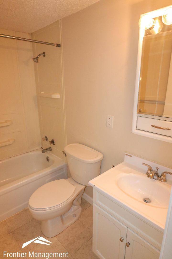 Apartment for rent at 906 Osage St, Manhattan, KS 66502
