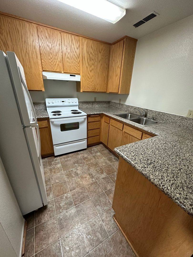 Apartment for rent at 1019-1021 W 5th St, Chico, CA 95928