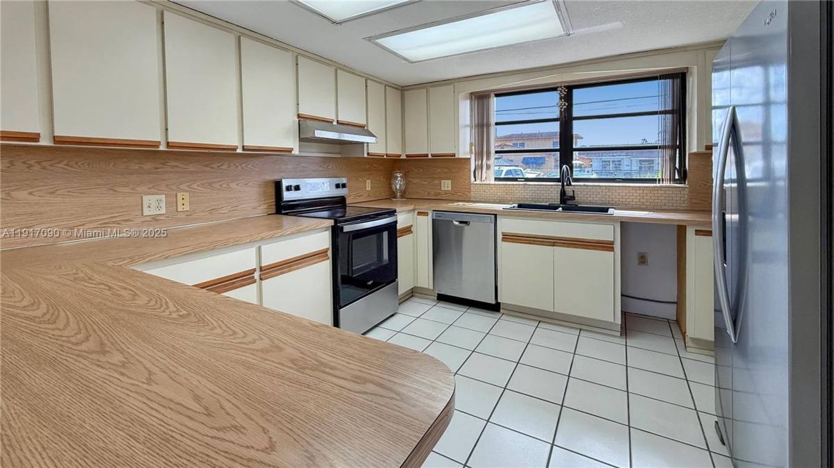House for rent at 8877 SW 36th St, Miami, FL 33165