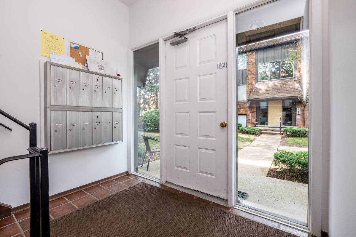 Apartment for rent at 2233-2457 E Maple, Birmingham, MI 48009