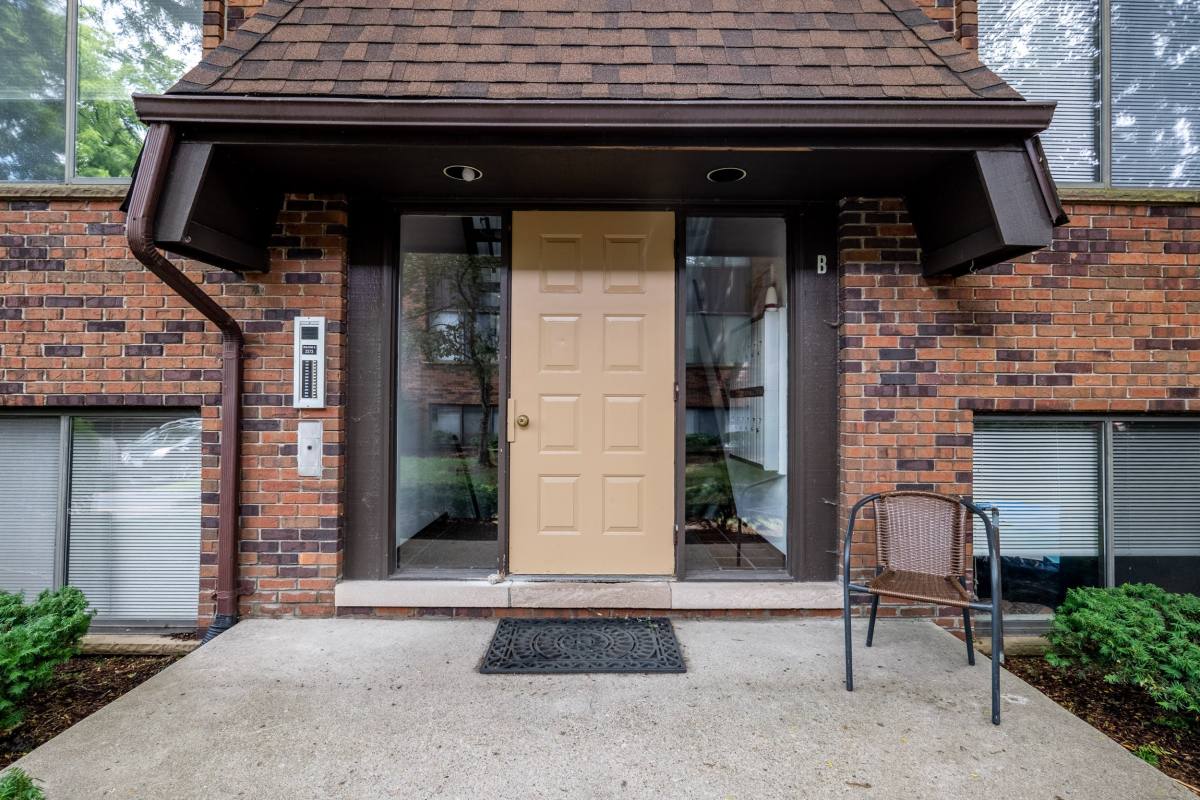 Apartment for rent at 2233-2457 E Maple, Birmingham, MI 48009
